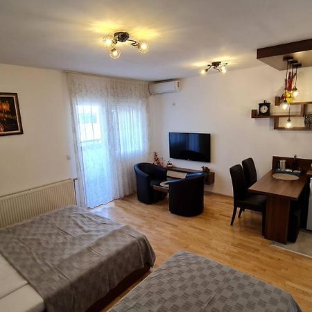 Dm Apartment Ni Esterno foto